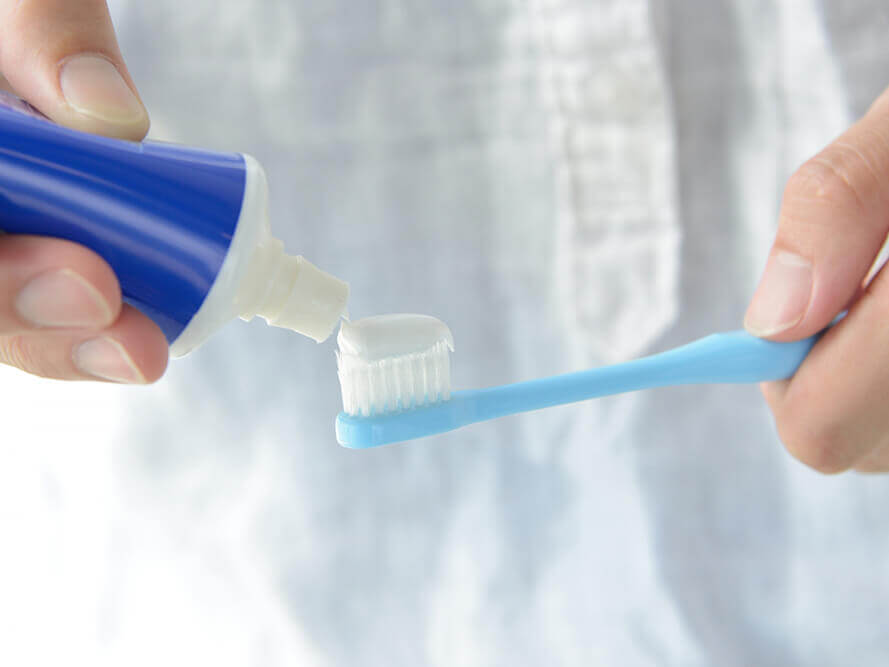 歯磨きをする人